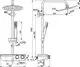 Duschsystem von Ideal Standard mit Kopfbrause, Halterungen und Rohrleitungen, grafische Darstellung der Maße und Montagepositionen.